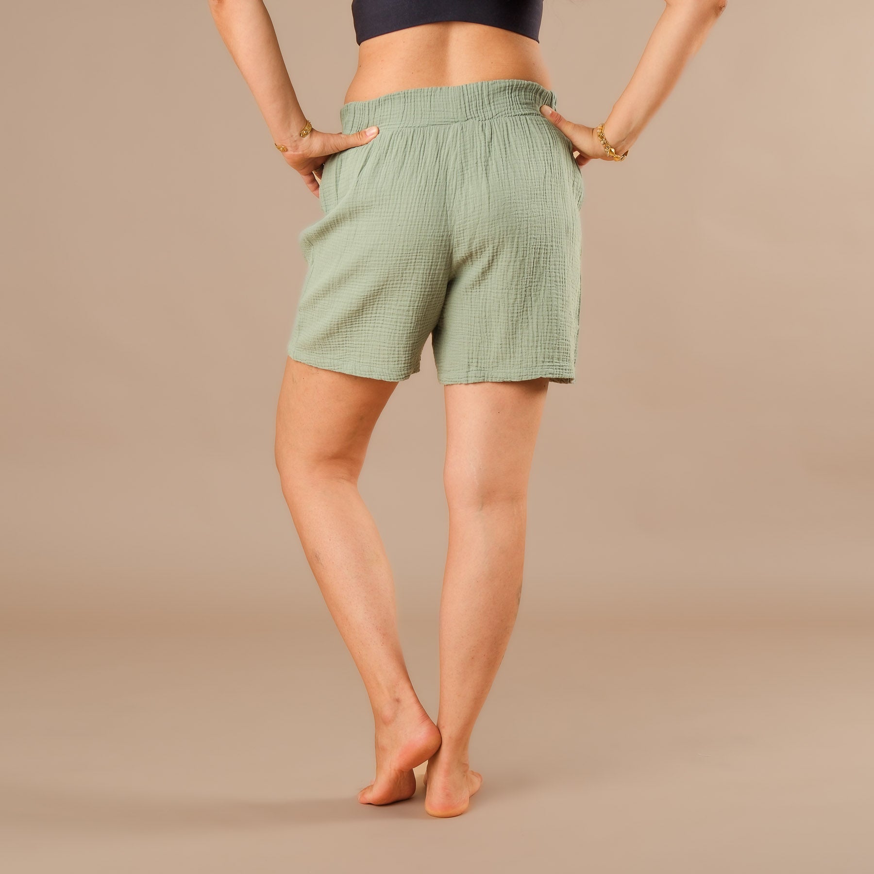 Pantaloncini leggeri in mussola da donna, verde salvia