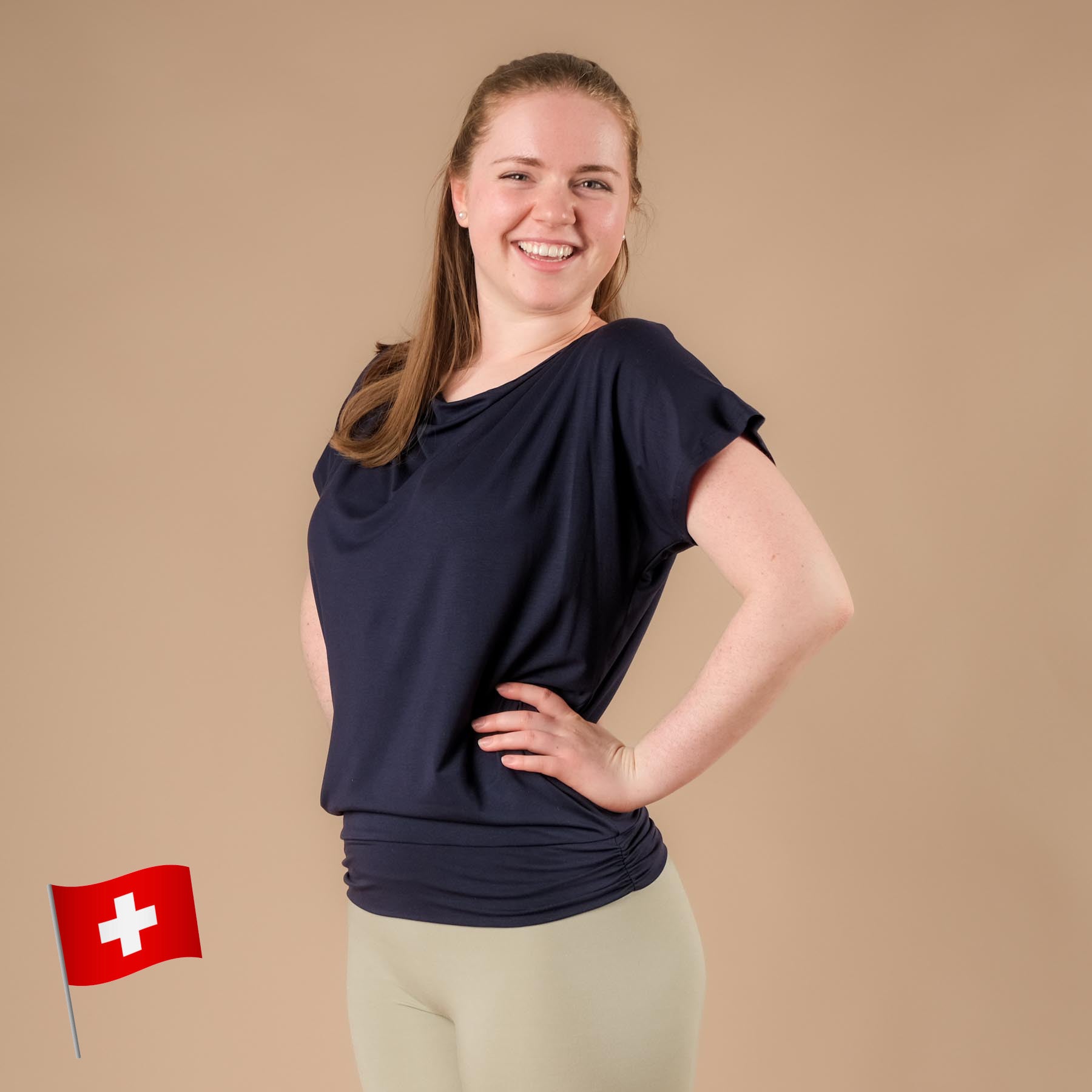 Yoga Wasserfall Shirt, super nachhaltig, in der Schweiz genäht, navy blau
