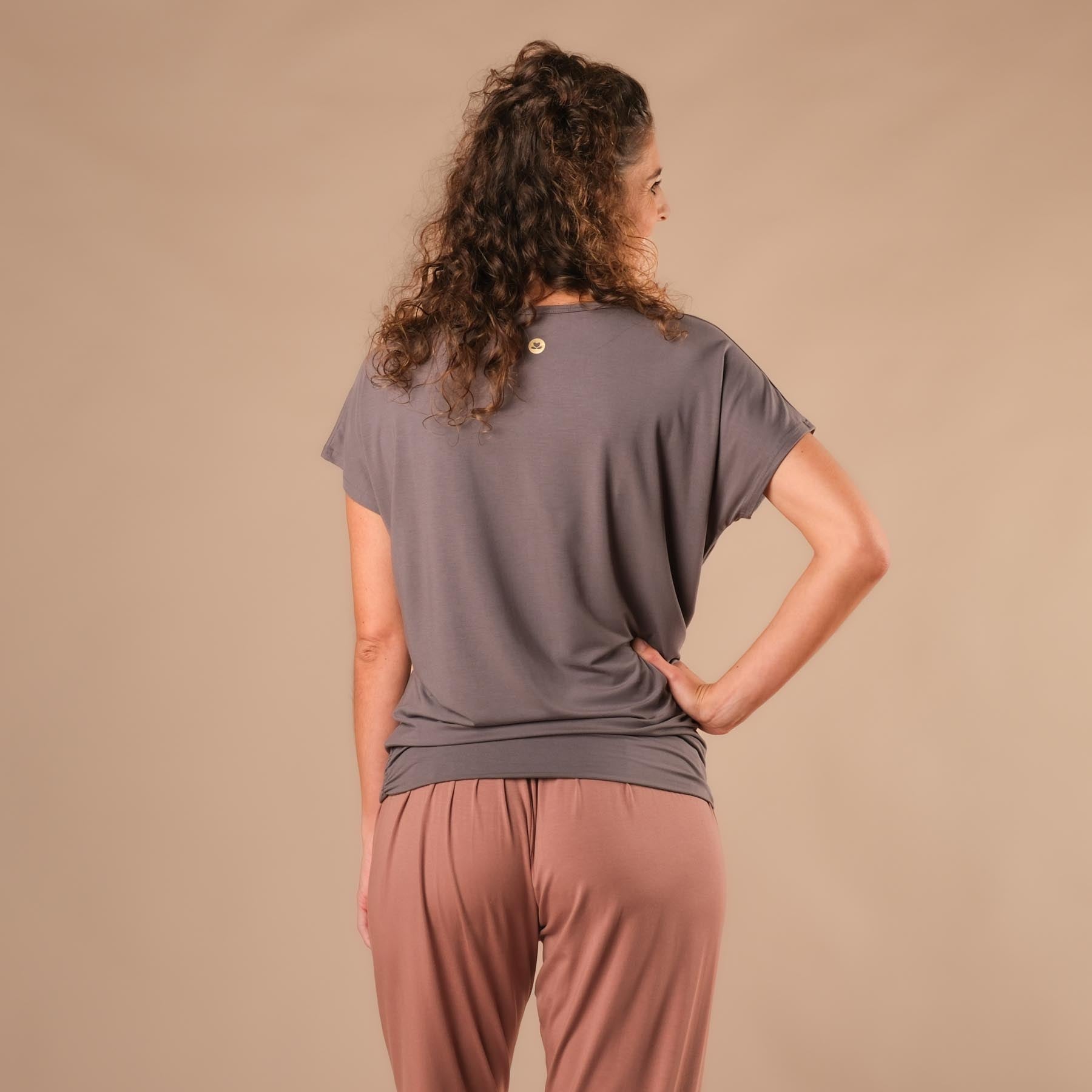 Yoga Shirt Comfy kurzarm nachhaltig in der Schweiz hergestellt steel-grey