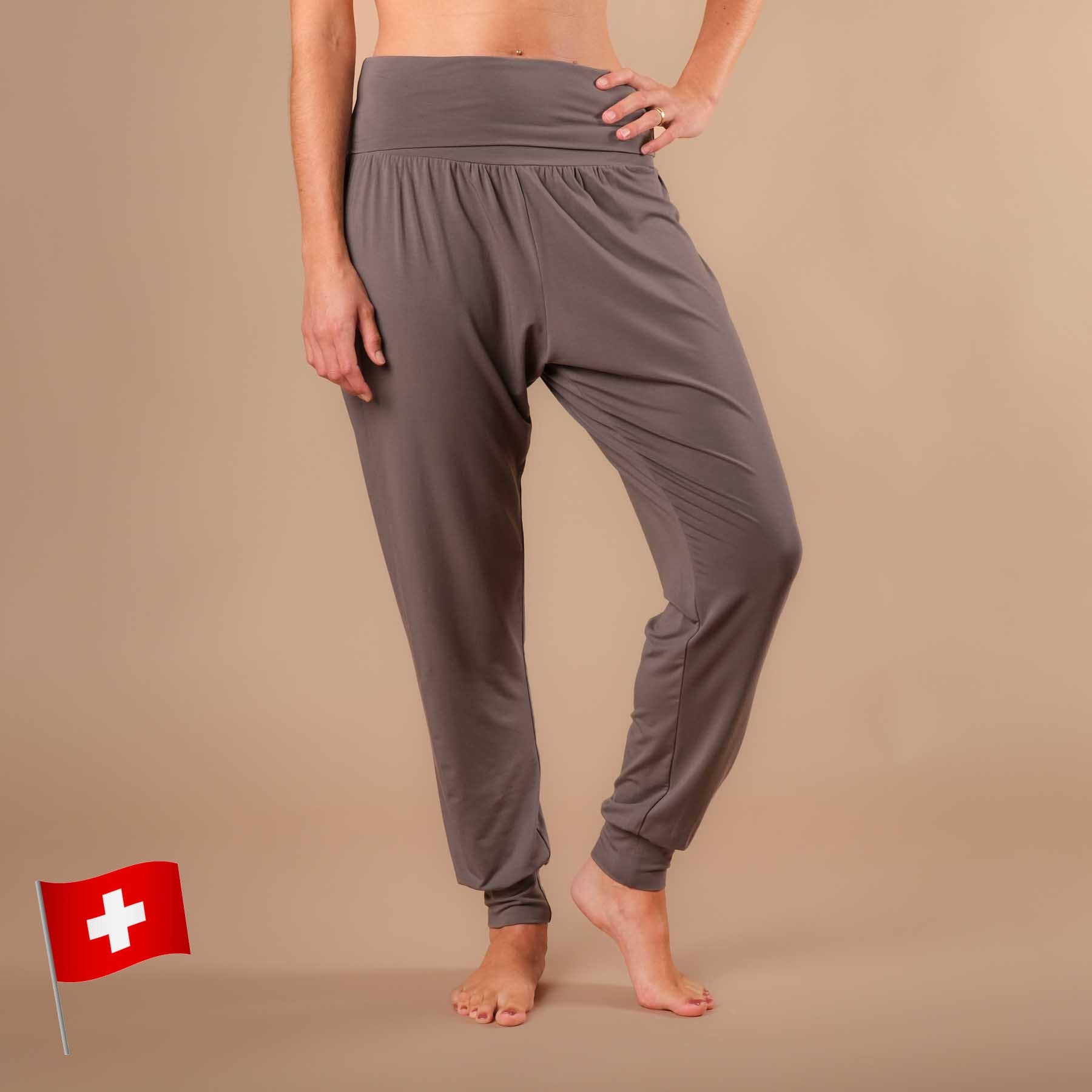 Yoga Hose Taj Mahal lang nachhaltig in der Schweiz hergestellt in Farbe steel-grey