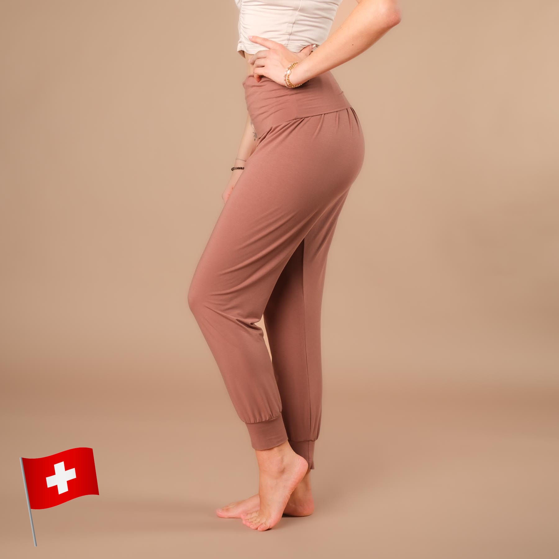 Pantalon de yoga Taj Mahal long fabriqué durablement en Suisse en couleur terracotta