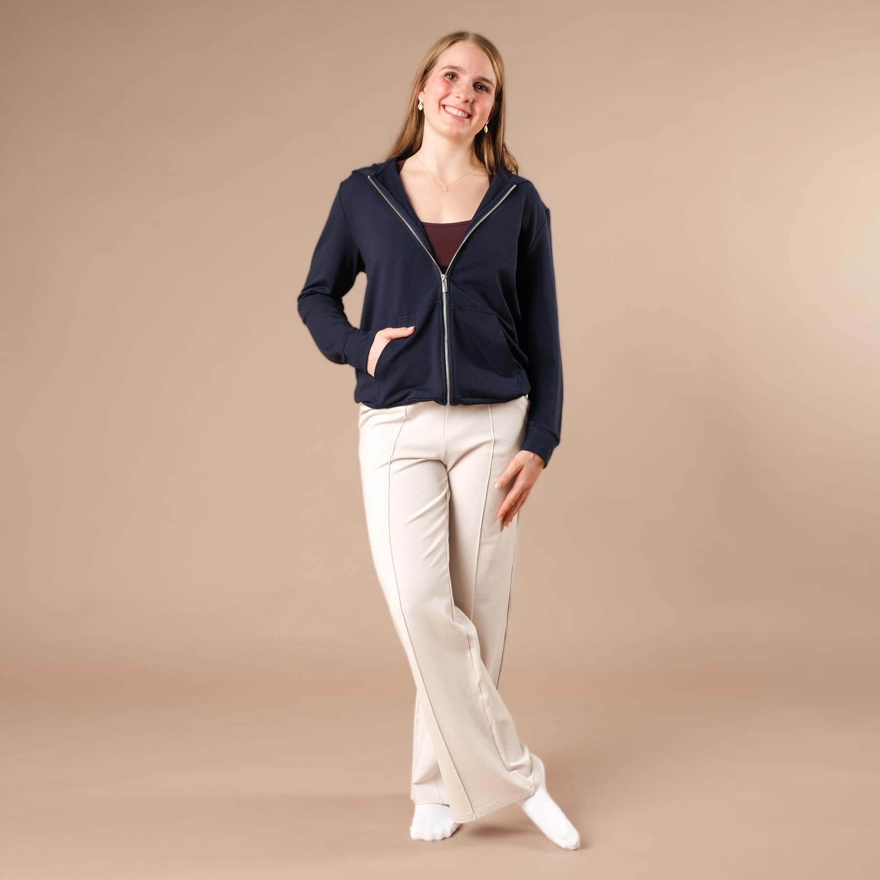 Pantaloni da jogging da donna larghi con bordino color ecru