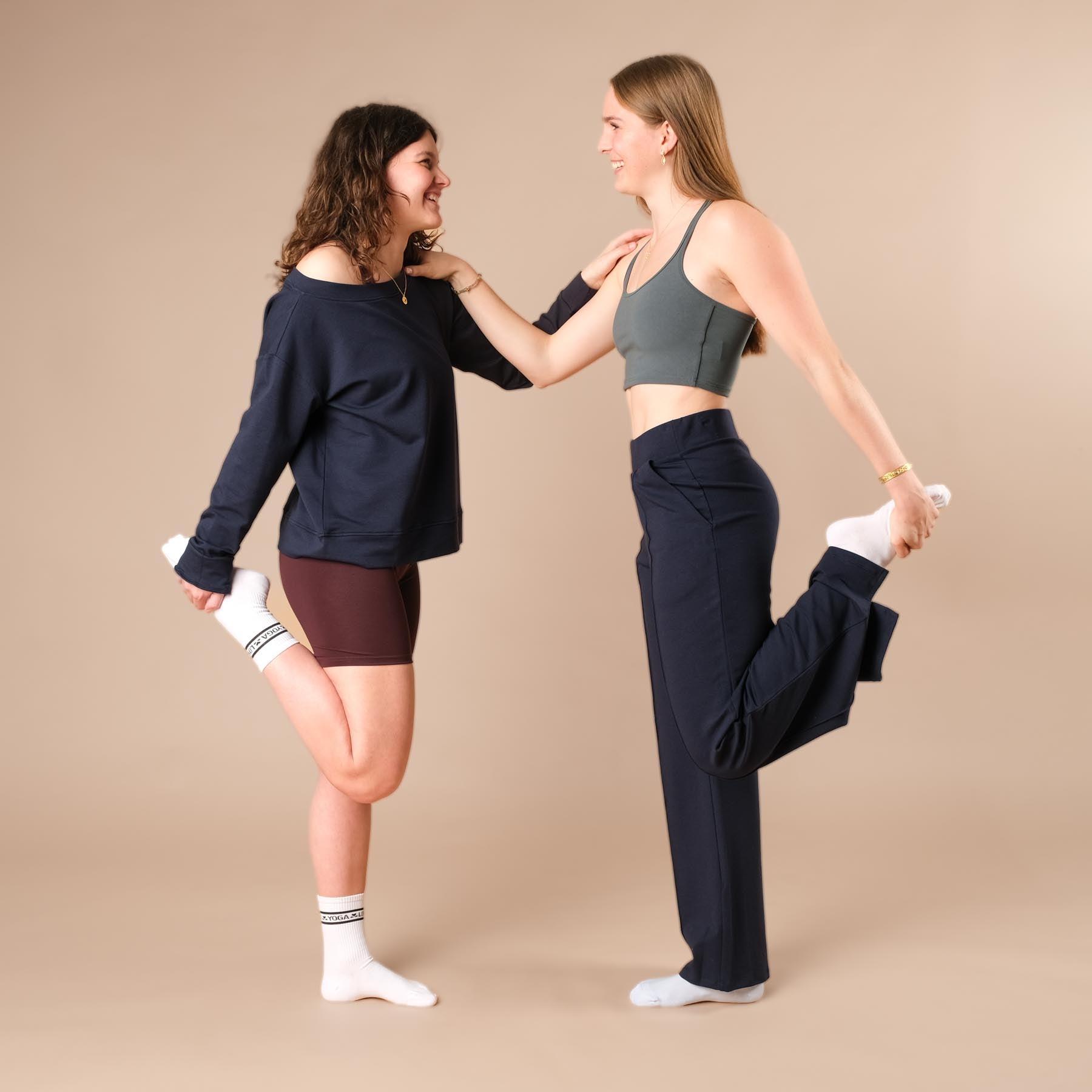 Pantaloni da jogging da donna larghi con bordino, blu navy
