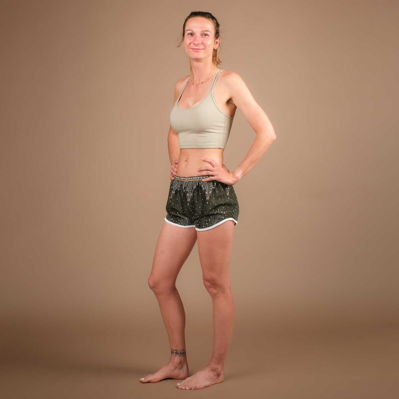 Yoga Pom Pom Shorts dunkel-gruen
