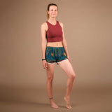 Yoga Pom Pom Shorts gruen-rot