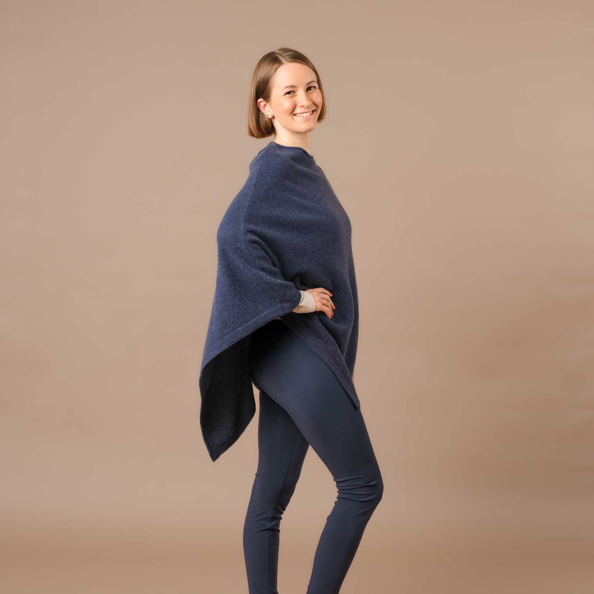 Poncho in cashmere sostenibile, blu