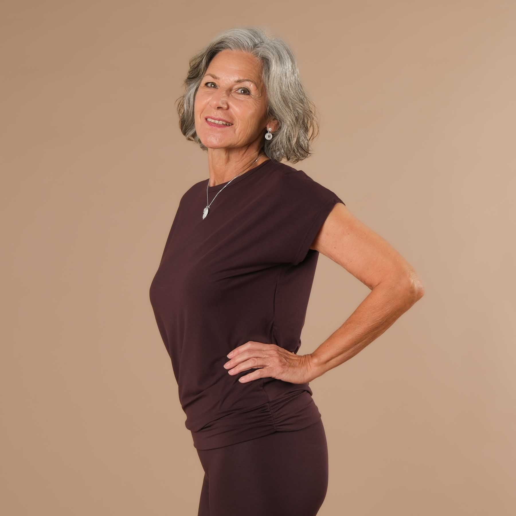 Yoga Shirt Comfy kurzarm nachhaltig in der Schweiz hergestellt aubergine