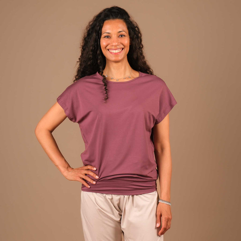 Yoga Shirt Comfy kurzarm nachhaltig in der Schweiz hergestellt aubergine
