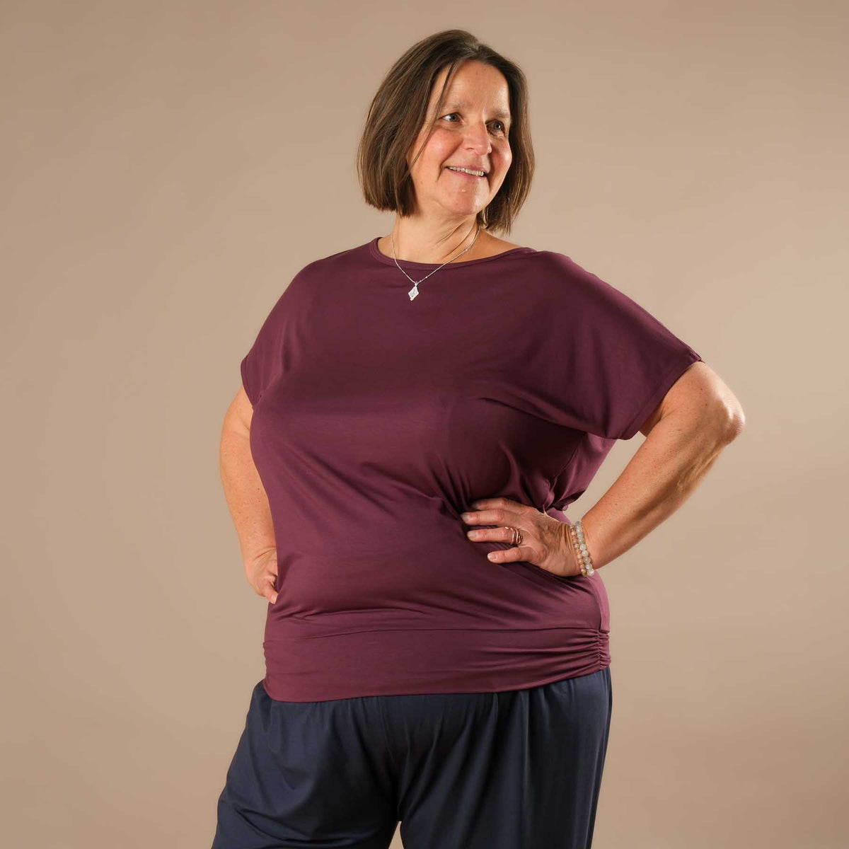 Yoga Shirt Comfy kurzarm nachhaltig in der Schweiz hergestellt berry