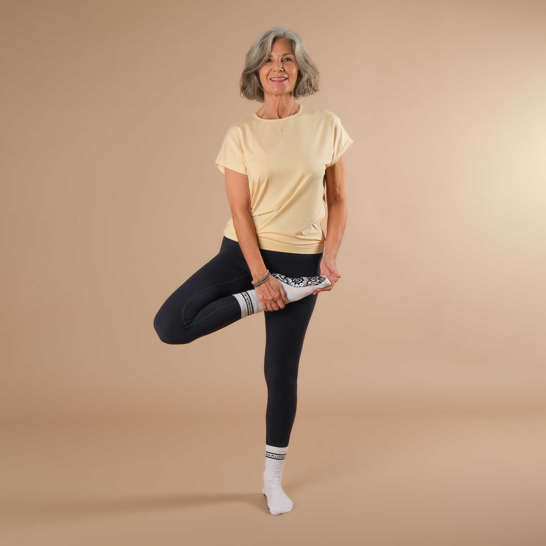 Yoga Shirt Comfy kurzarm nachhaltig in der Schweiz hergestellt butteryellow