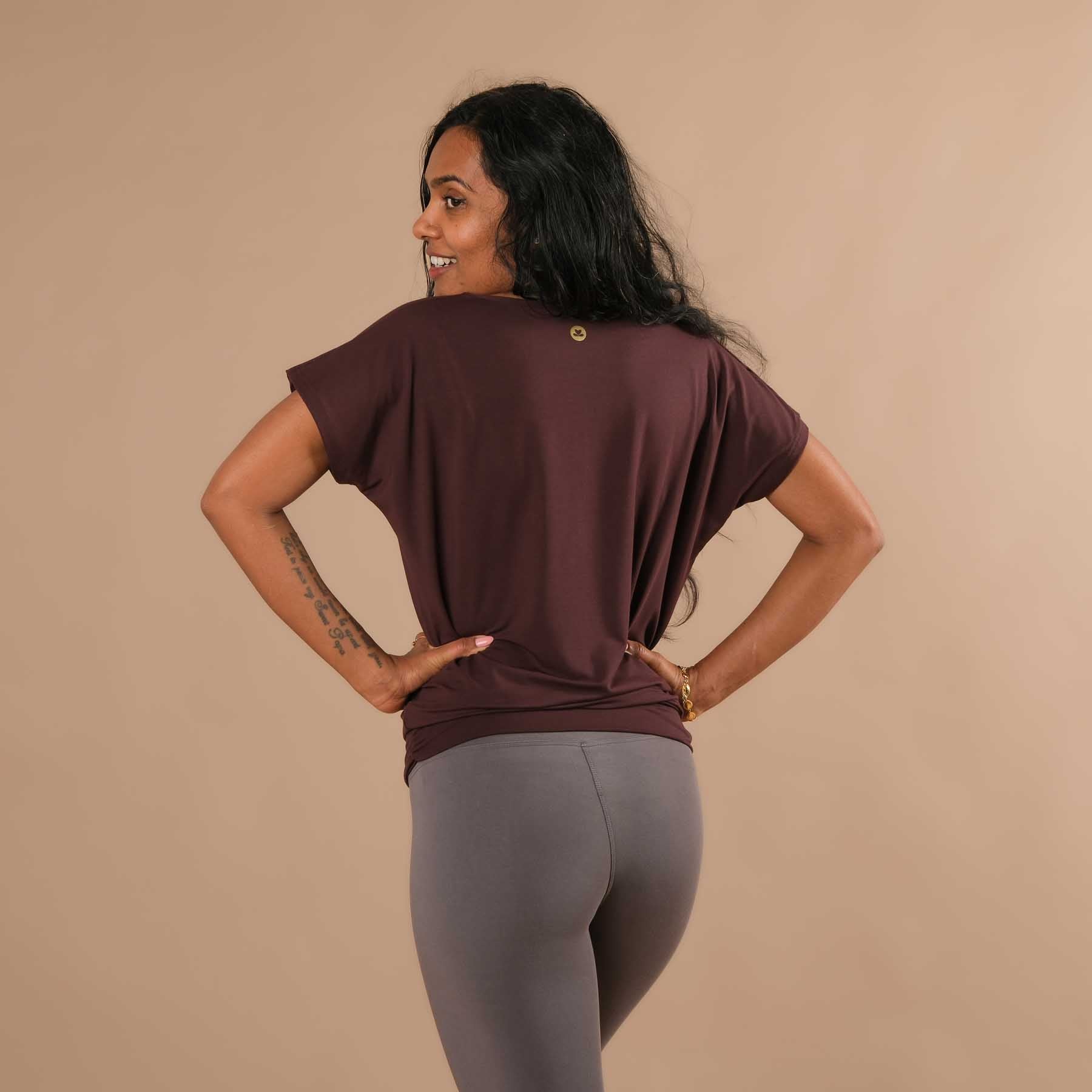Yoga Wasserfallshirt aubergine, nachhaltiger Stoff, super bequem, in der Schweiz genäht