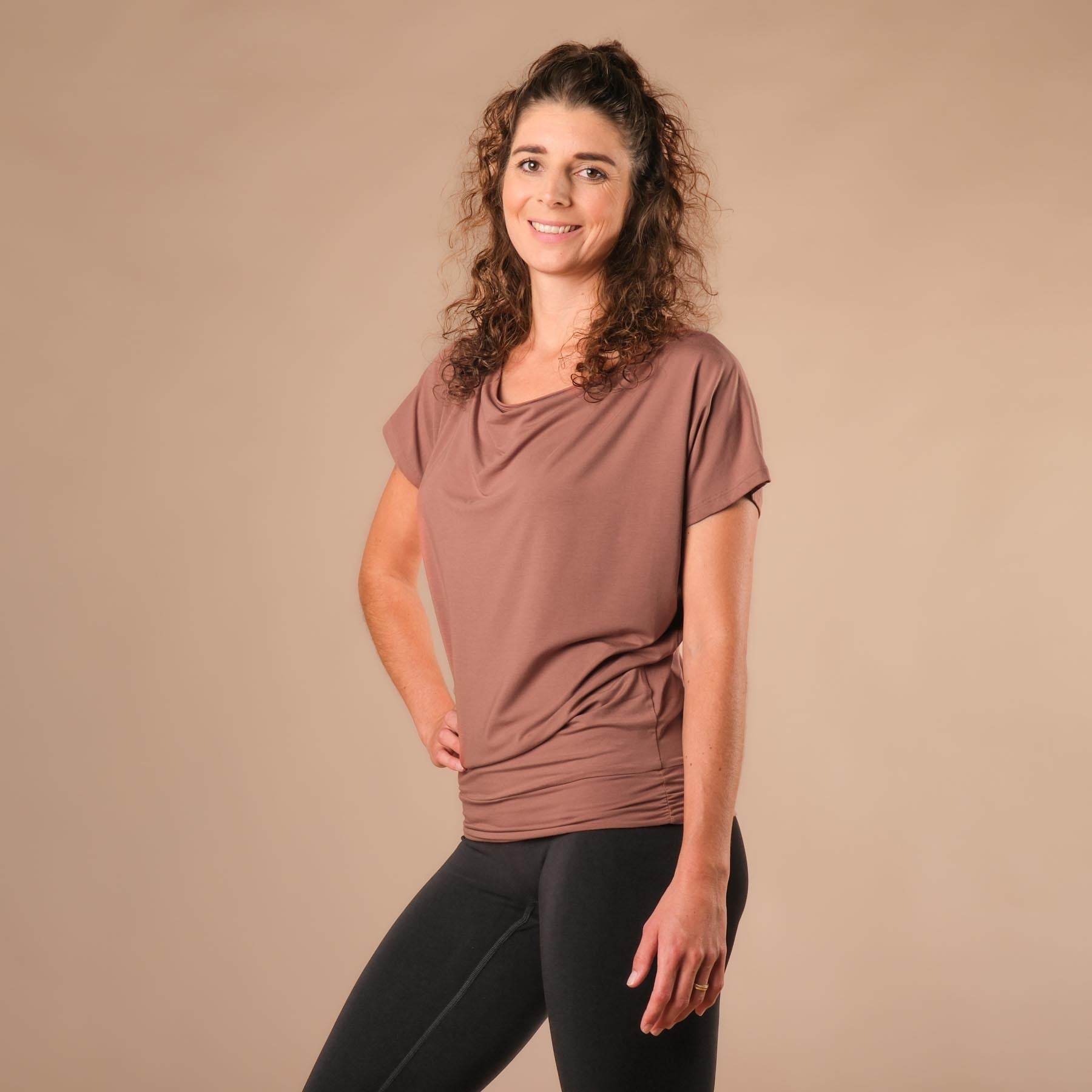 Yoga Wasserfall Shirt, super nachhaltig, in der Schweiz genäht, terracotta