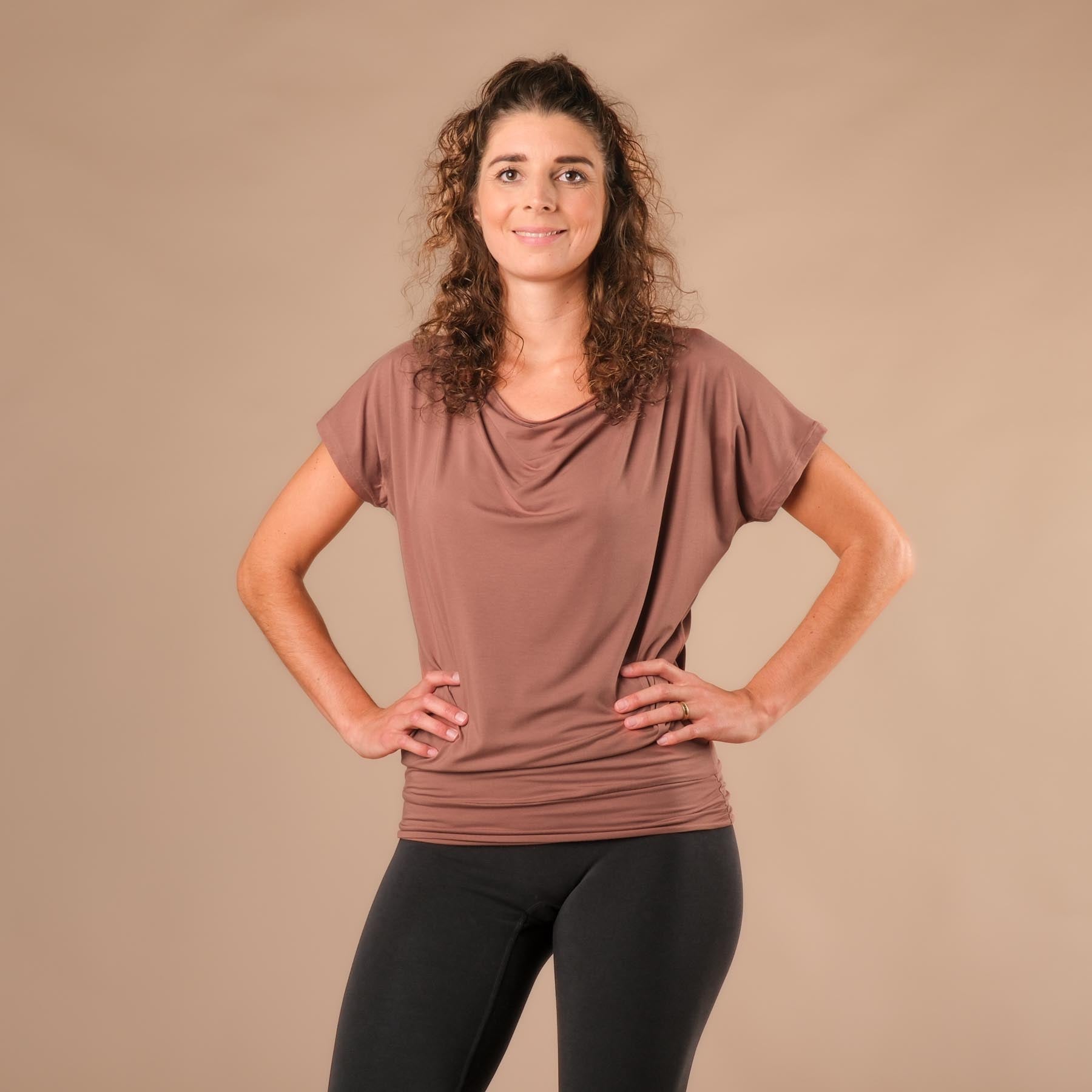 Yoga Wasserfall Shirt, super nachhaltig, in der Schweiz genäht, terracotta