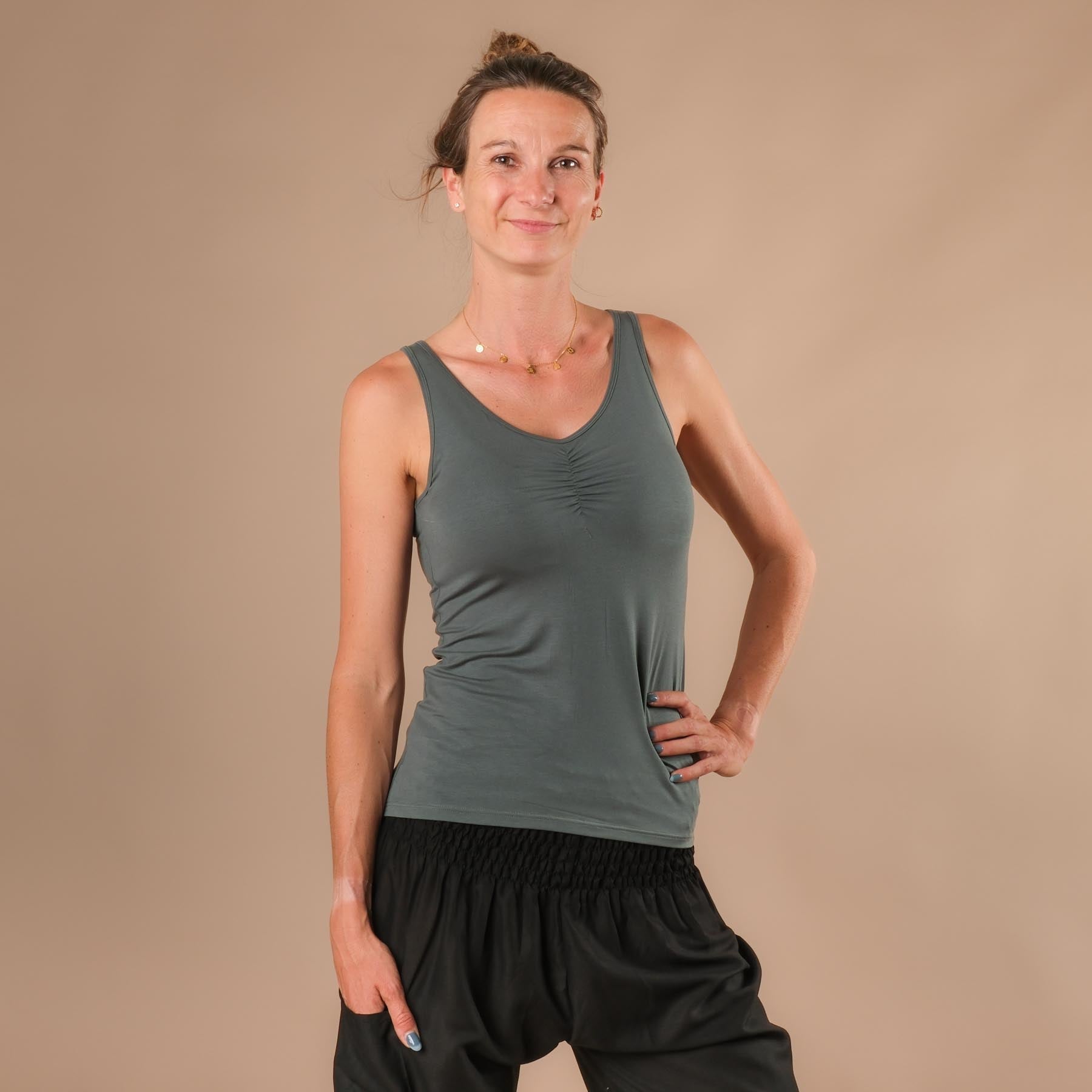 Nachhaltiges Yoga Tank Top Comfy gerafft made in Switzerland smaragd