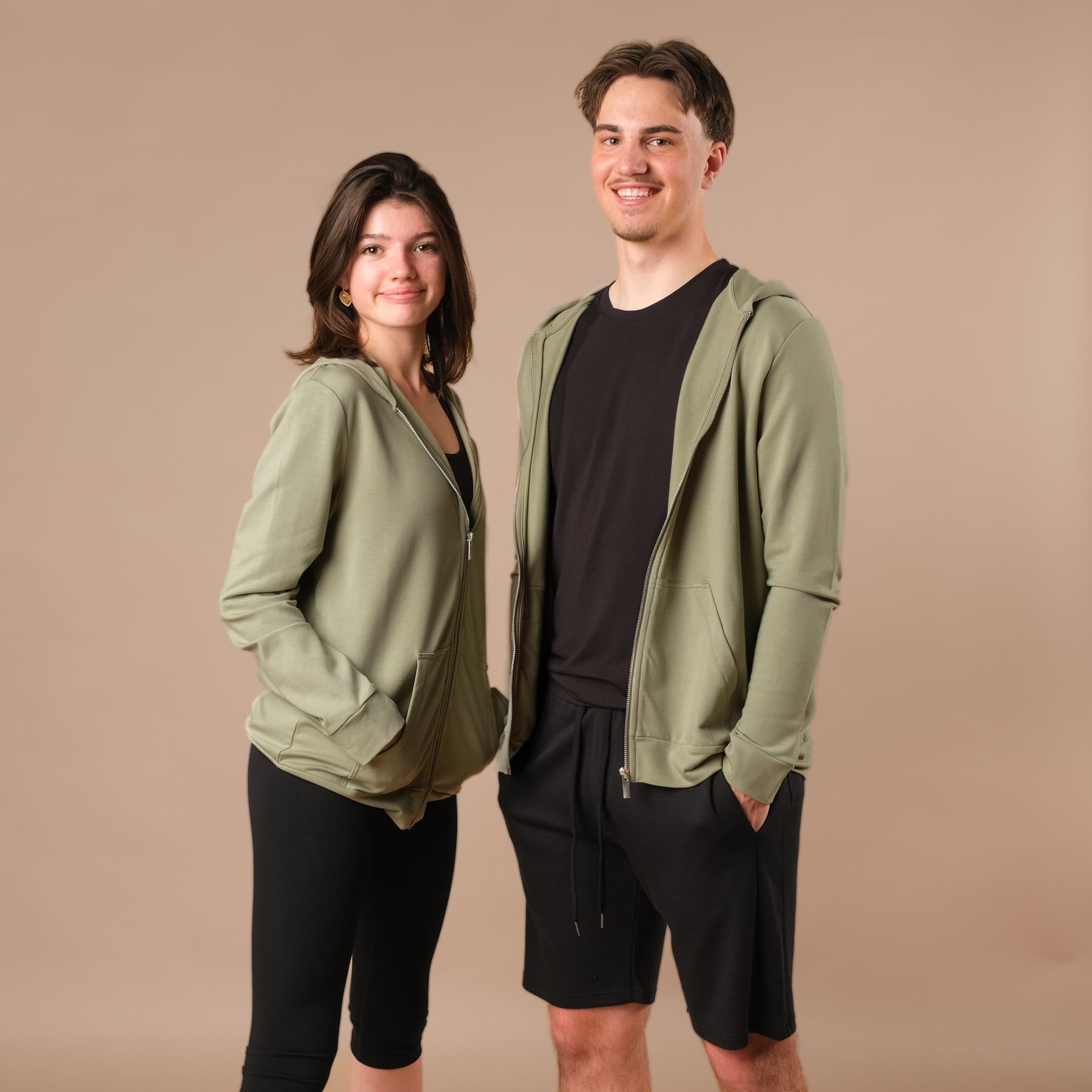 Felpa con cappuccio e zip unisex, realizzata in cotone e modal sostenibili, verde giada