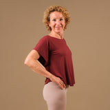 Nachhaltiges Fledermaus Shirt Yoga Top in der Schweiz hergestellt, aus 100% biologisch abbaubarem Stoff aus Tencel von Lenzing, bordeaux.