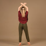 Nachhaltiges Fledermaus Shirt Yoga Top in der Schweiz hergestellt, aus 100% biologisch abbaubarem Stoff aus Tencel von Lenzing, bordeaux.