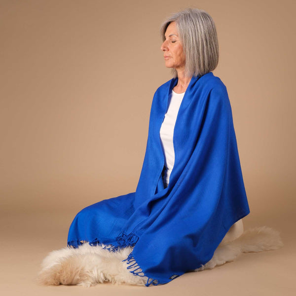 Meditationstuch Schal Merino Wolle uni blau
