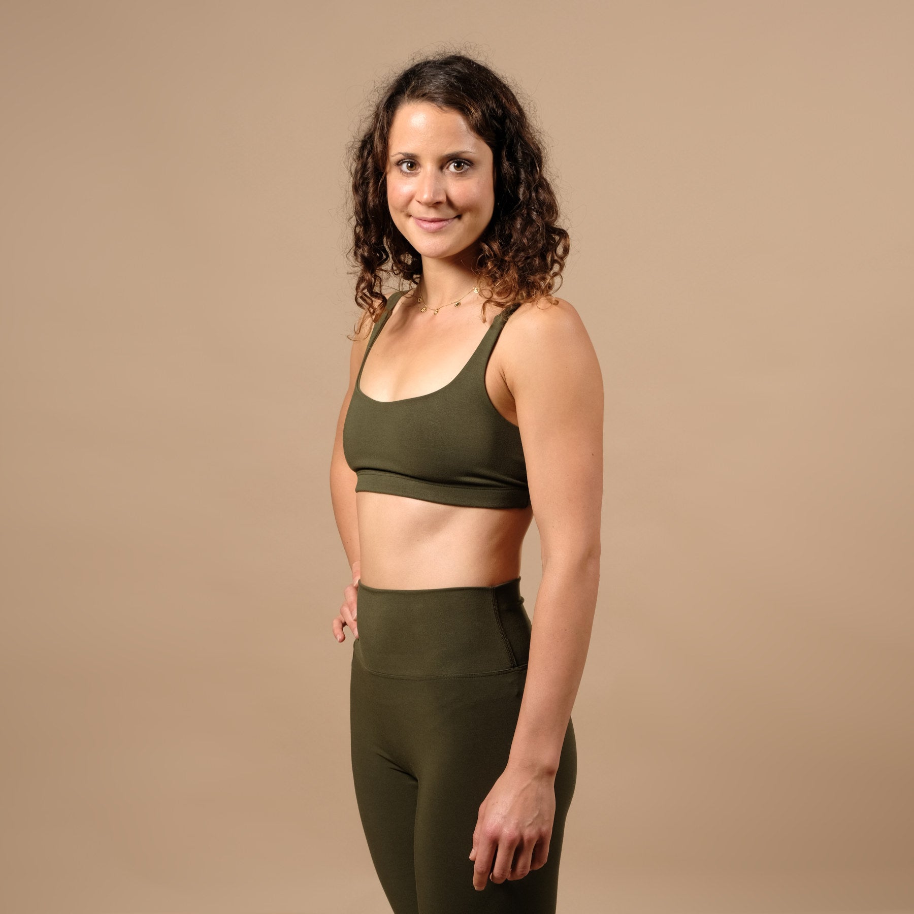 Yoga Bra Top Comfy olive, nachhaltig, in der Schweiz hergestellt, aus biologisch abbaubarem Stoff, super bequem