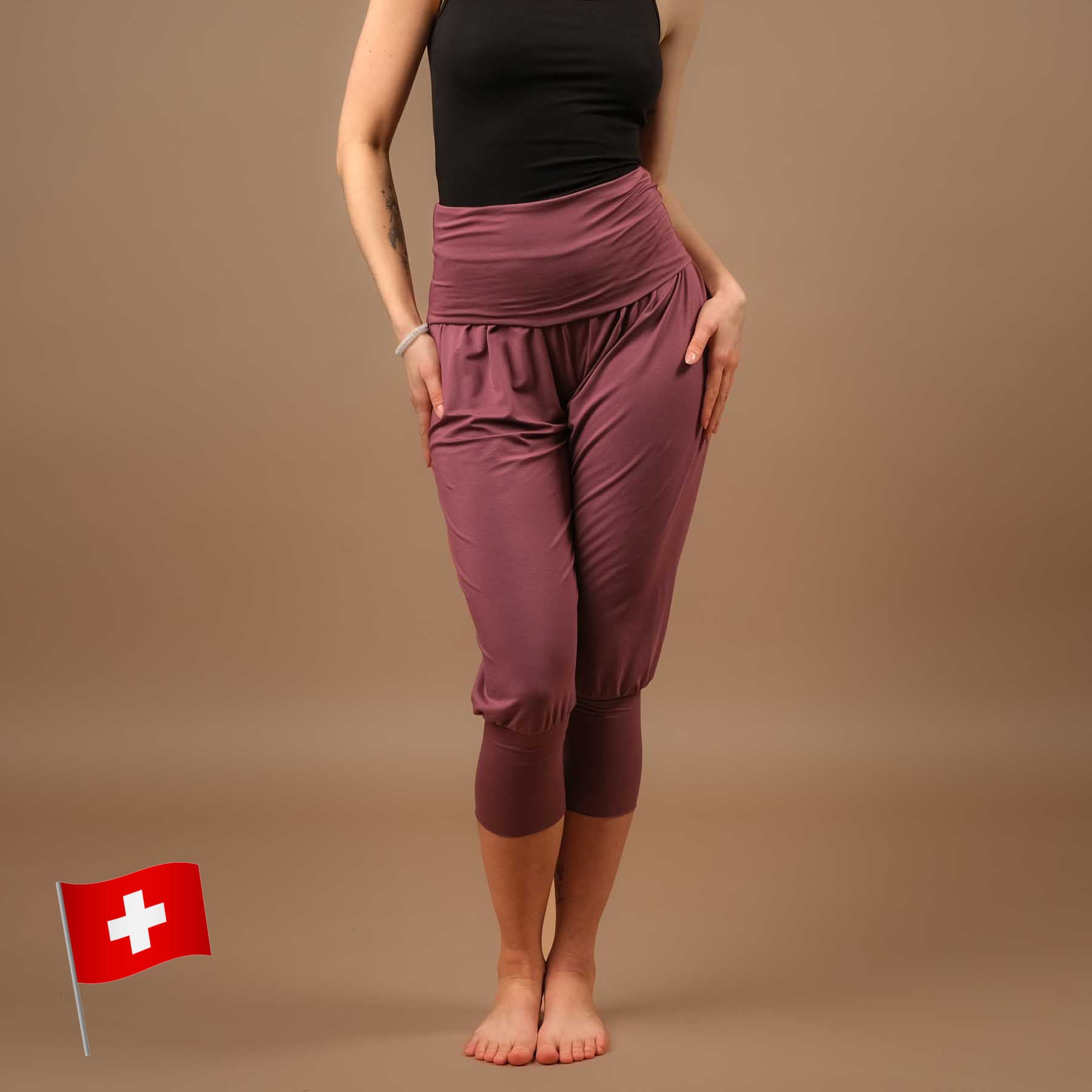 Nachhaltige lockere Yoga Hose Haremshose 3/4 Taj Mahal in der Schweiz hergestellt, aubergine