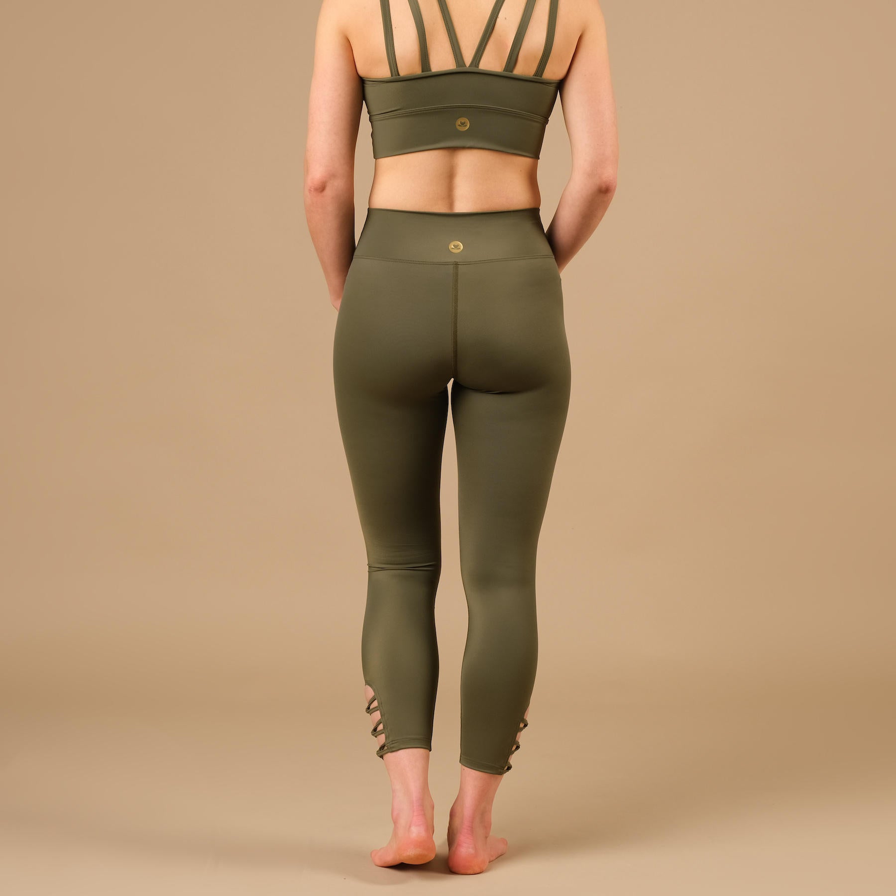 Yoga Leggings 7/8 Eco Mare in der Schweiz hergestellt aus recyceltem Econyl Stoff olive