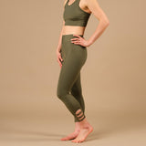 Yoga Leggings 7/8 Eco Mare in der Schweiz hergestellt aus recyceltem Econyl Stoff olive