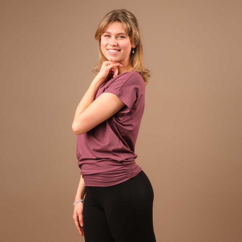 Yoga Shirt Comfy kurzarm nachhaltig in der Schweiz hergestellt aubergine