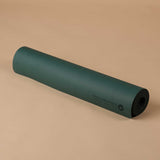 Yogamatte SuperGrip 2.0 Moon dunkel grün aus Naturkautschuk super rutschfest mit Hilfslinien zum korrekten Ausrichten